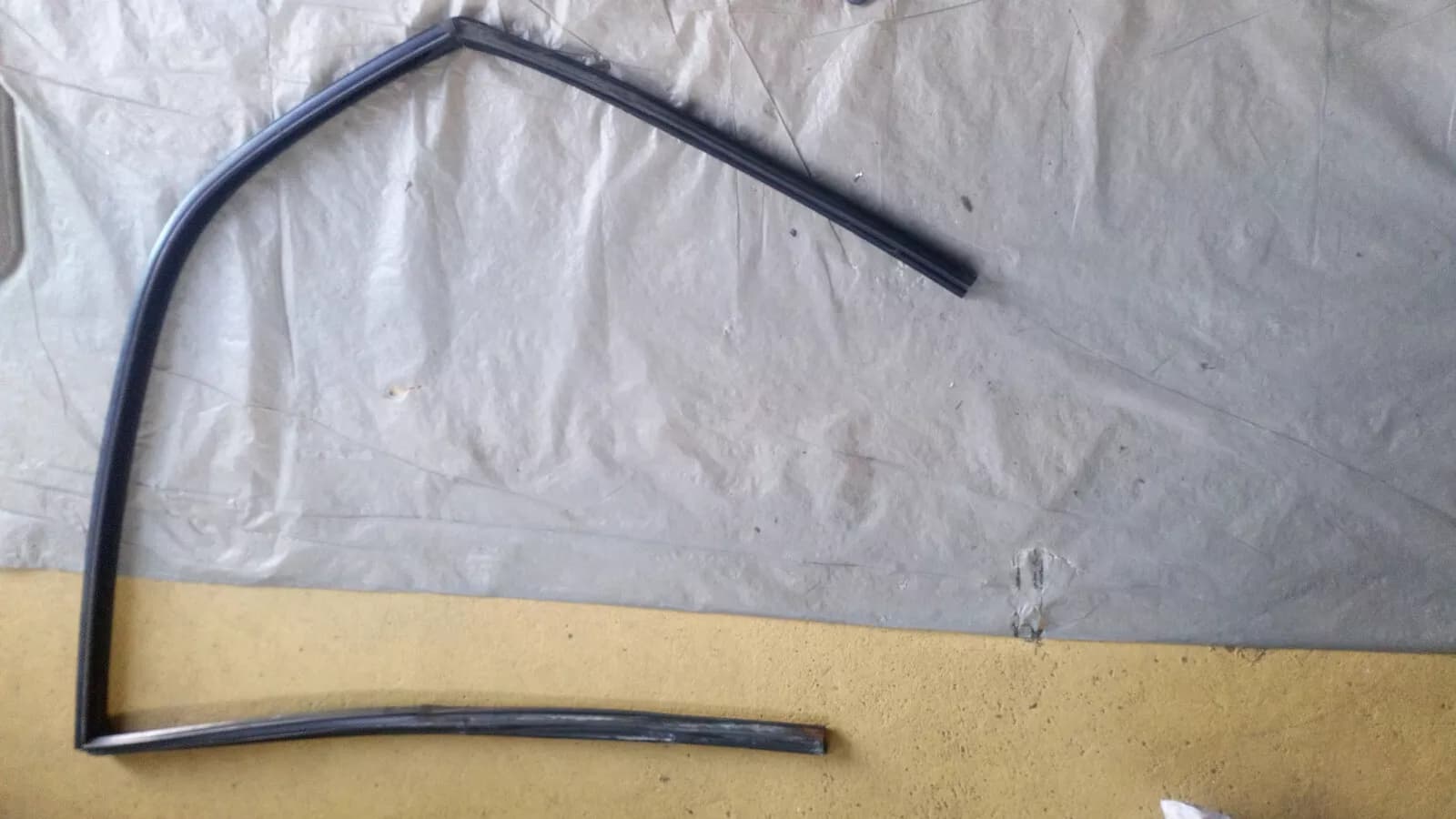 Saab 900, 9-3 Coupe Window Seal. no:4325585