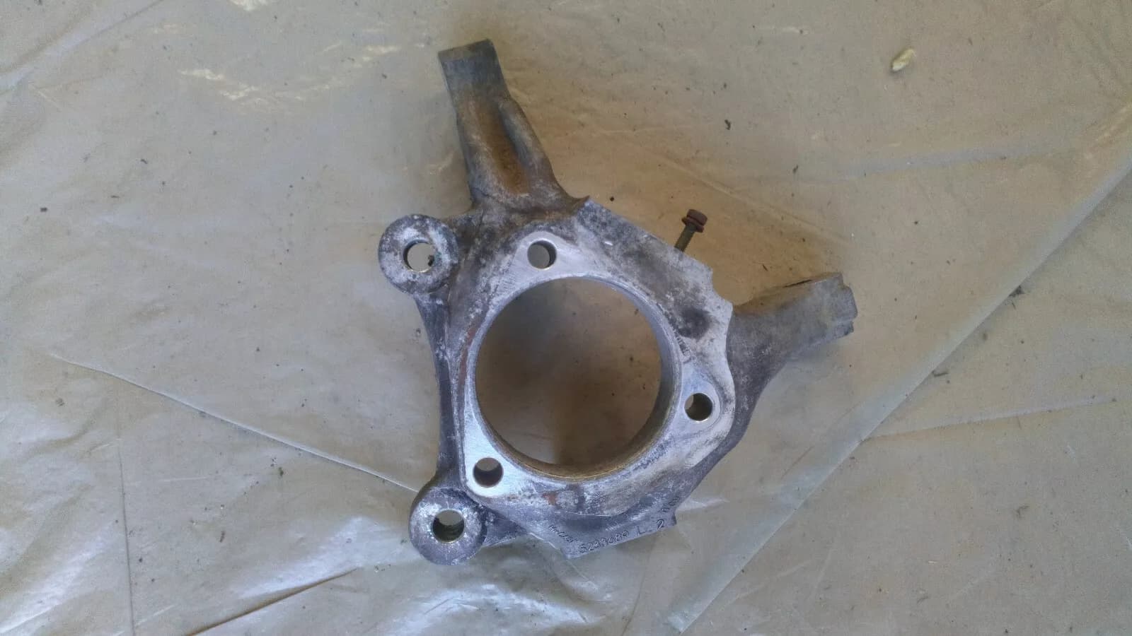 SAAB 9-5 wheel hub left part no:5233689 year:2002-09