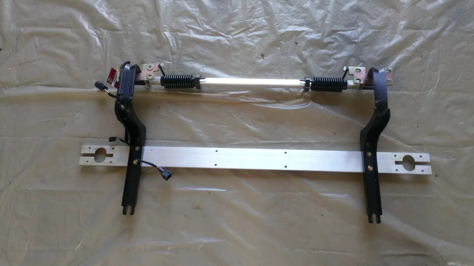Saab 900 II convertible top flap linkage hinge YEAR:1996