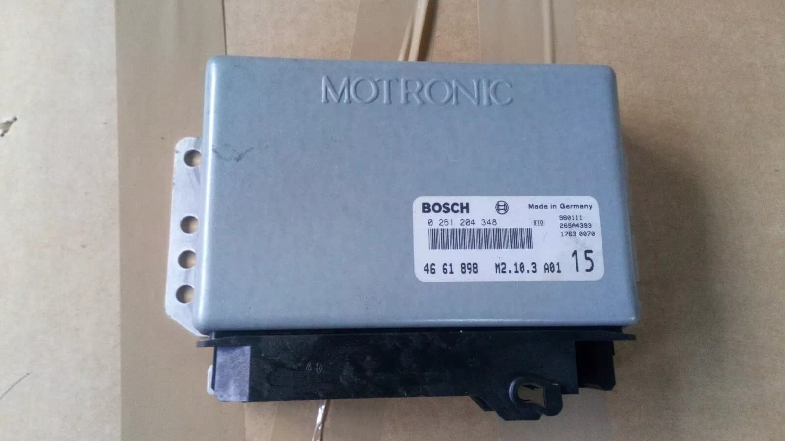 SAAB 900II, 9-3 2 3i engine control unit (ECU) part no:4661898 year:1998