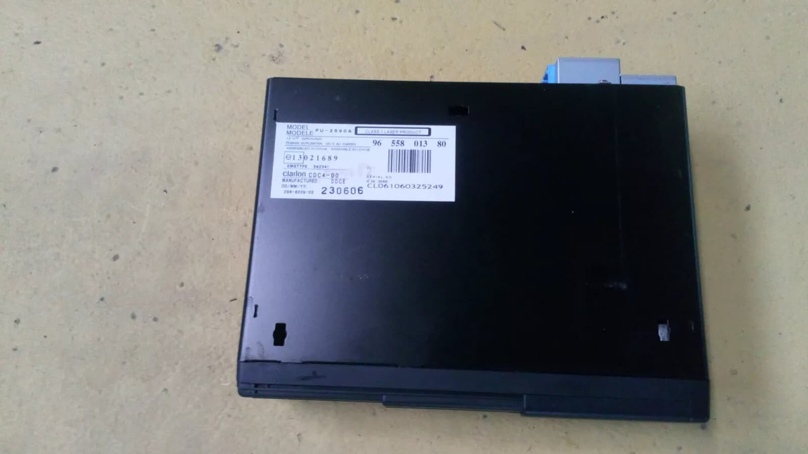 Peugeot 607 original CD changer Part no : 9655801380