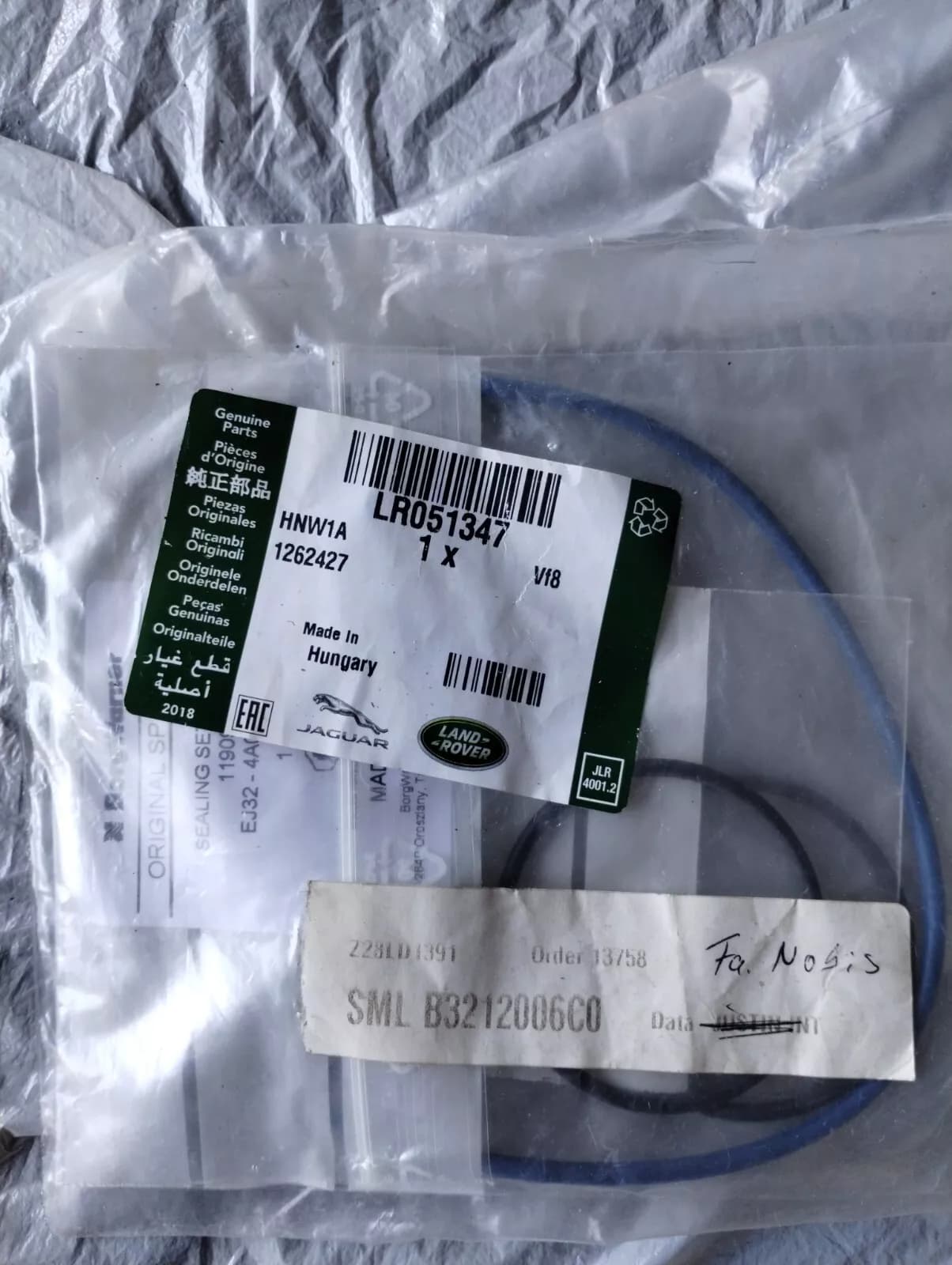 Jaguar, Land Rover, genuine oil seal kit No: LR051347