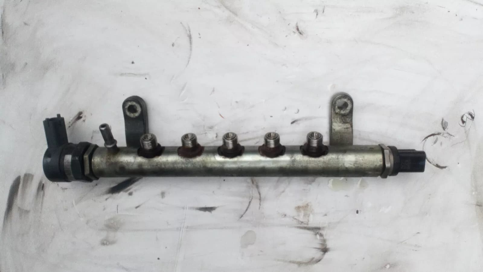 Peugeot 2 2HDI fuel distributor with regulator and sensor Part no :9656917280