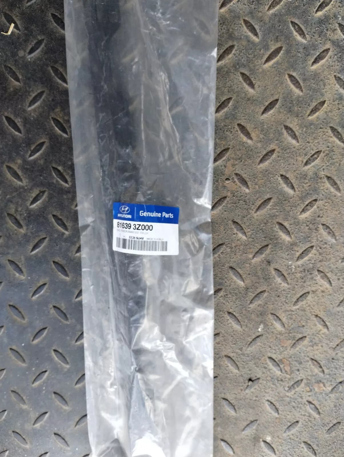 HYUNDAI Genuine RAIL-PANORAMAROOF RR,LH No: 816393Z000