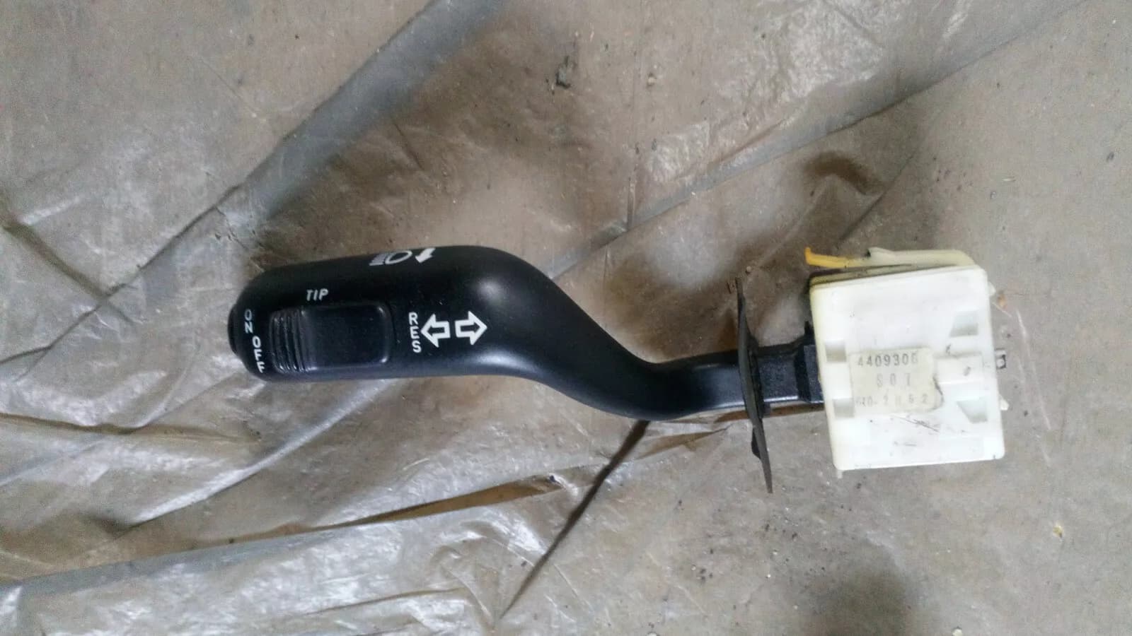 SAAB 900NG turn signal switch with cruise control part no: 4409306 year: 1994-96