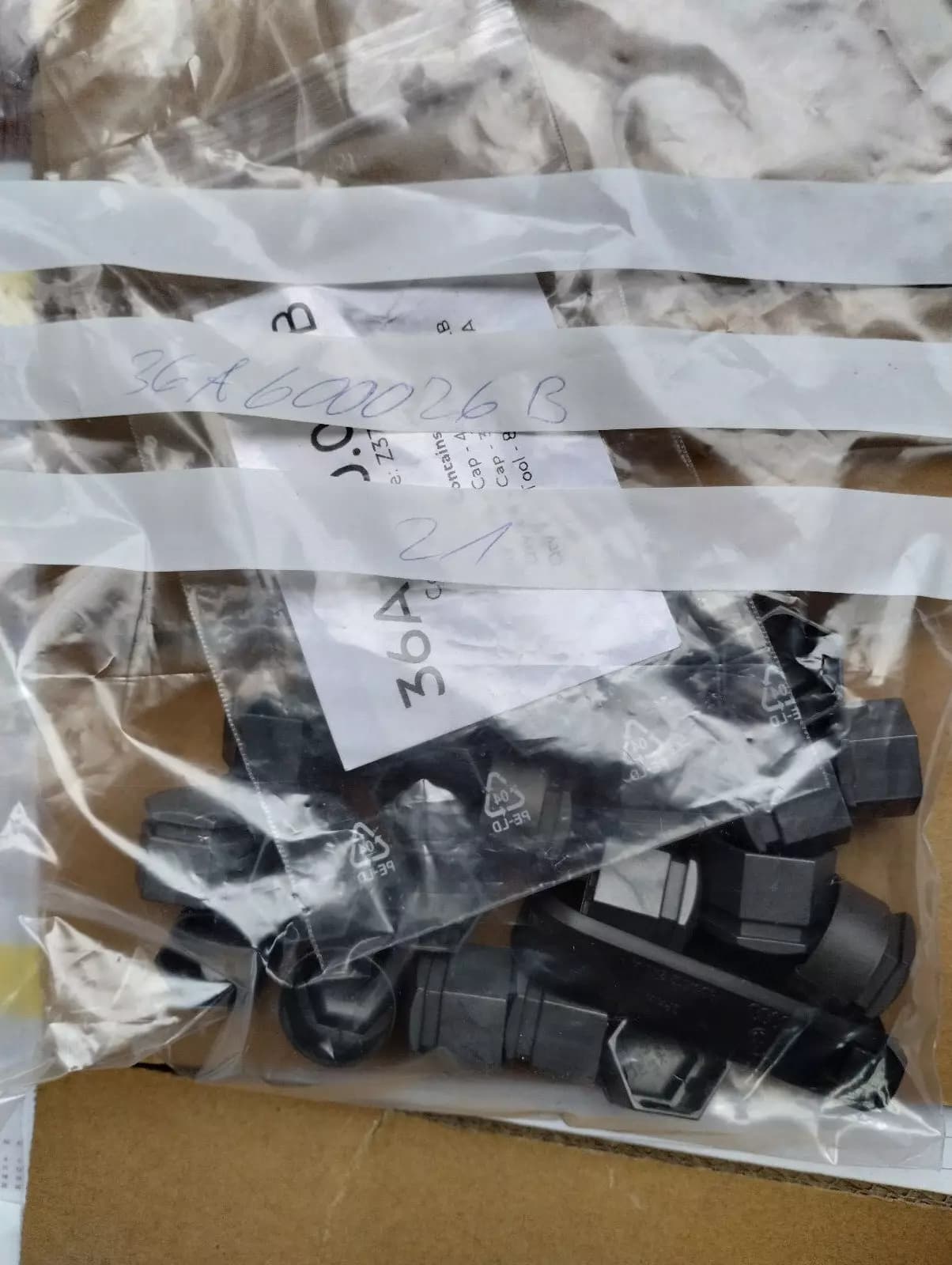 ORIGINAL VW GROUP PARTS, WHEEL BOLT COVER 21 PCS Nr: 36A600026B