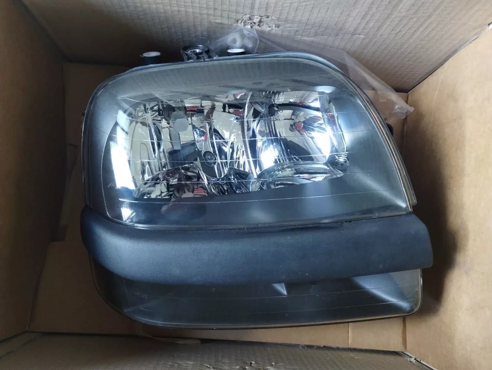 Genuine Fiat Doblo HEADLAMP No : 40545999, 46807769