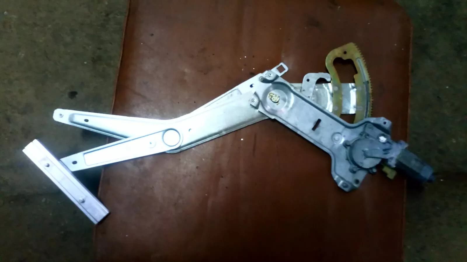 Saab 9-3 convertible window regulator left front year: 1998