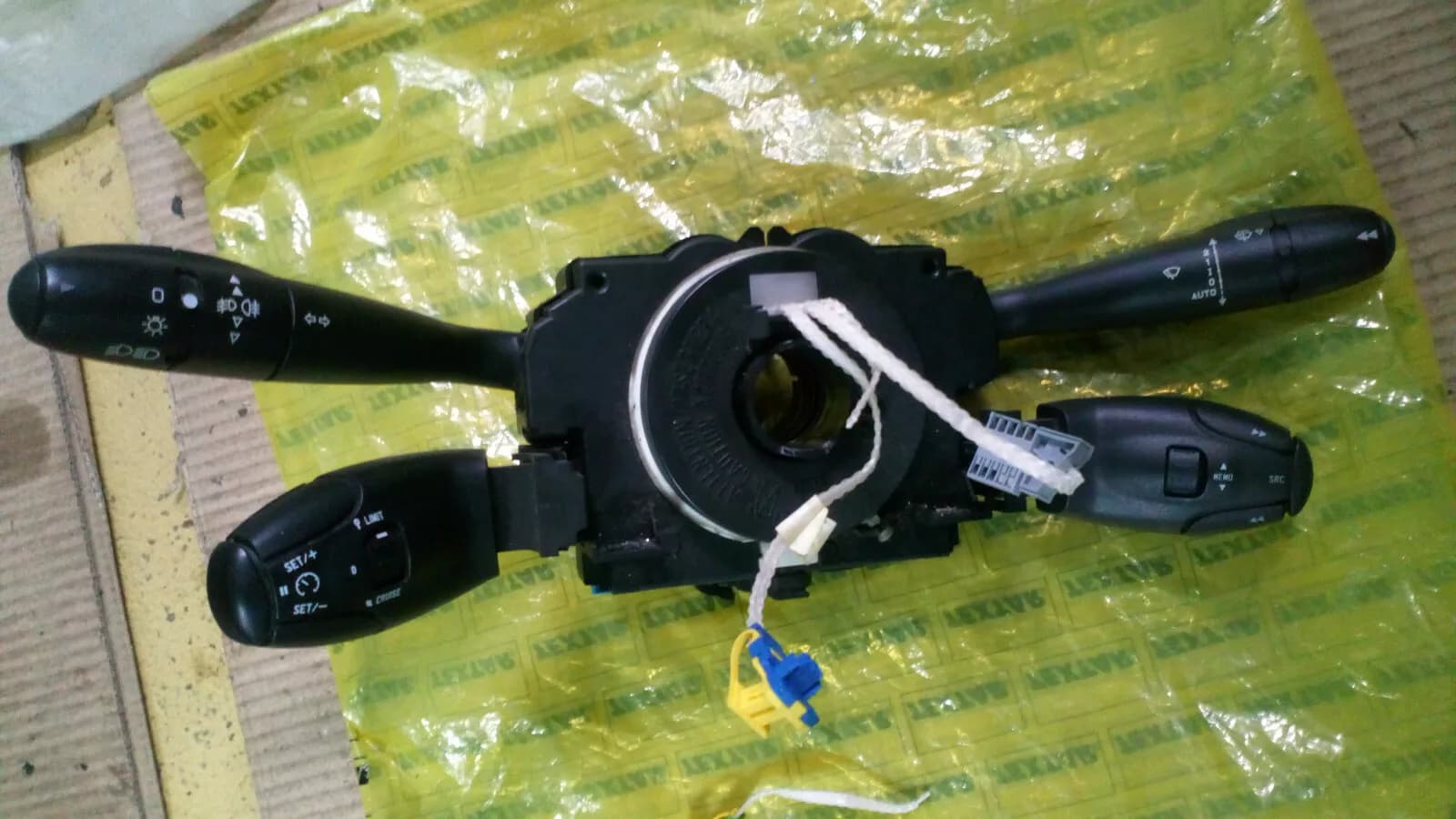 Peugeot steering column switch part no : 96605597
