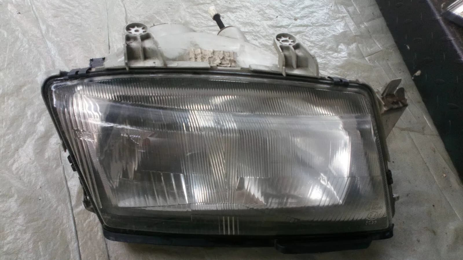 SAAB 9-3 headlight right part no:4676482 year:1998-2003