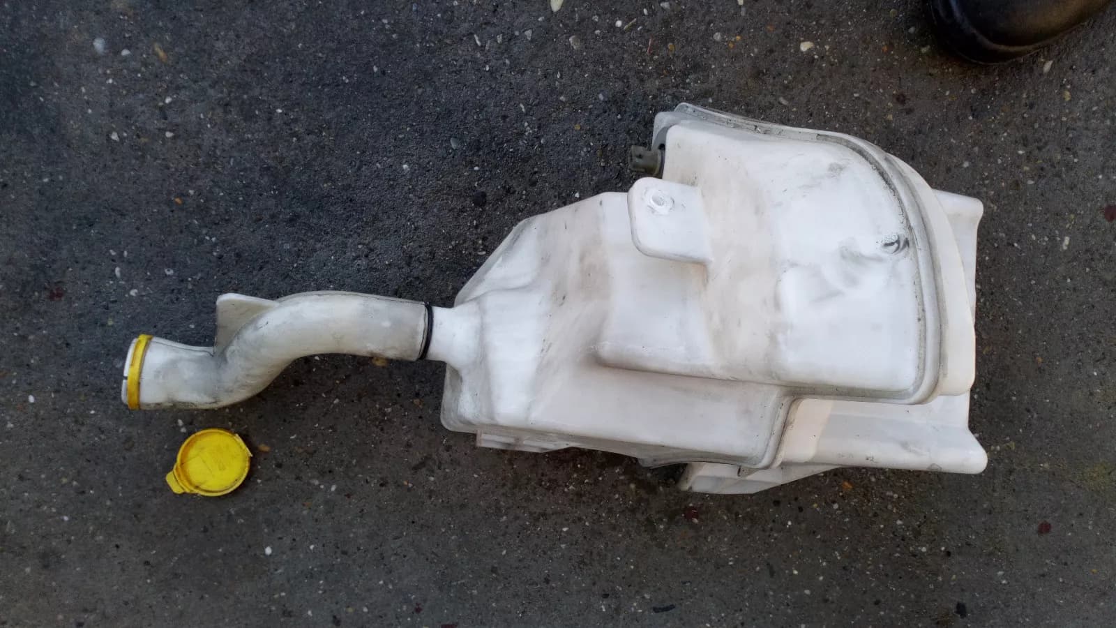 SAAB 9-3 Sedan ( Xenon) Wiper water tank+2 washer water pumps and sensor year:20