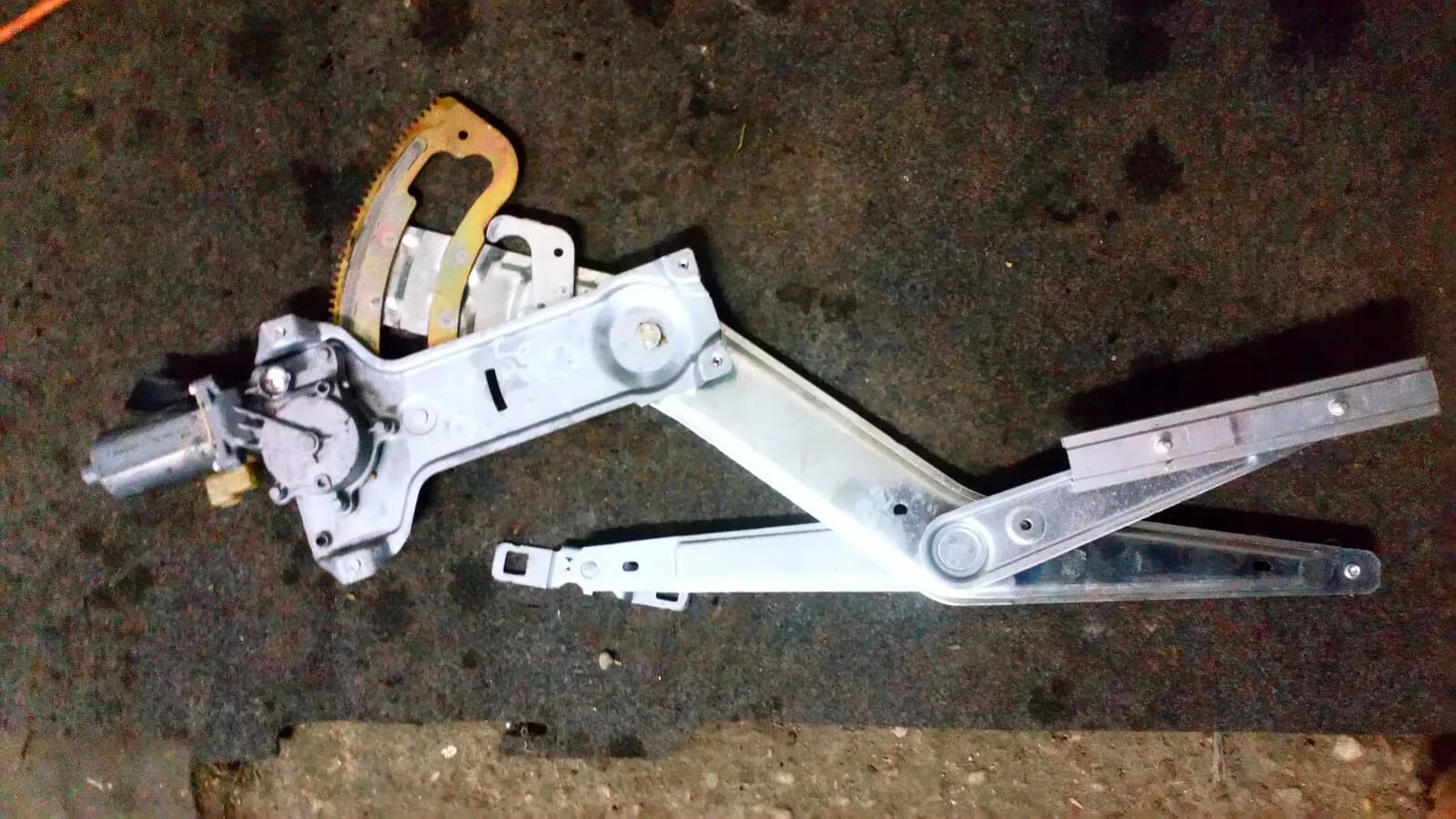 Saab 9-3 convertible window regulator right front year:1998