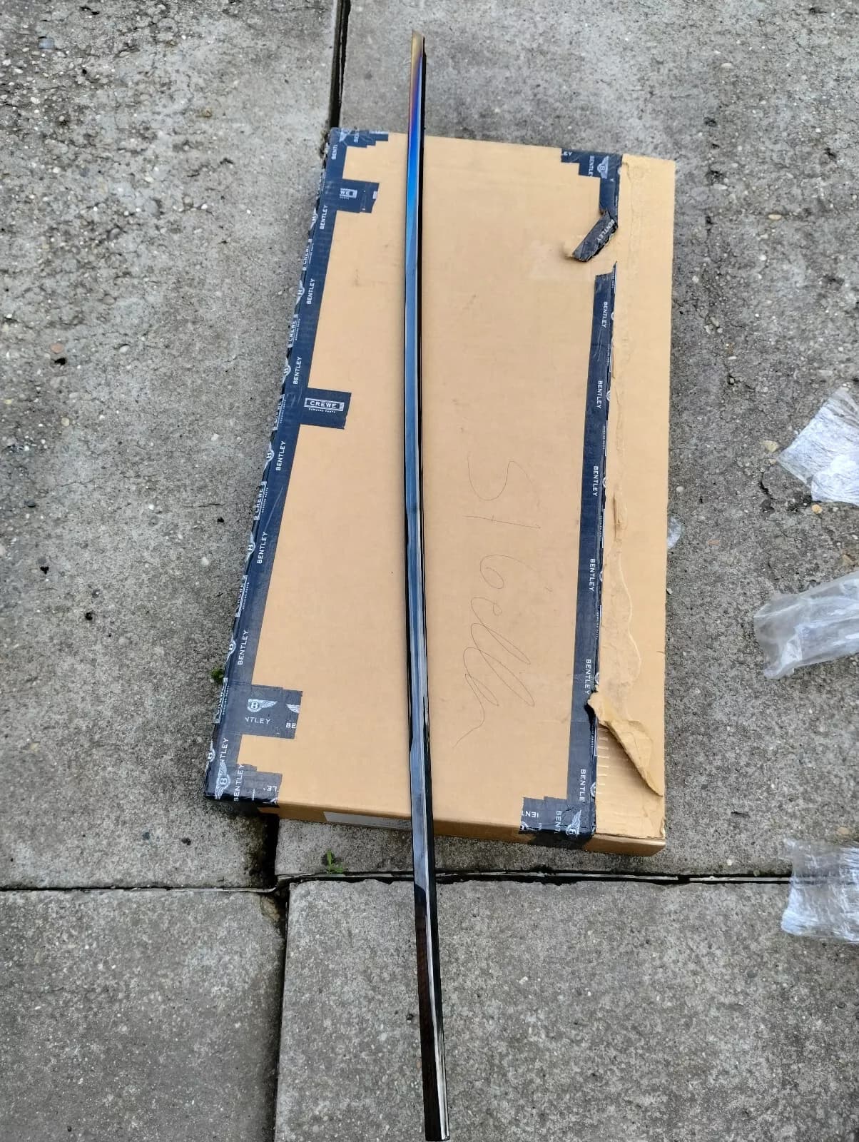 BENTLEY GENUINE BRIGHTWARE DOOR WAIST LH No : 3W8853763A