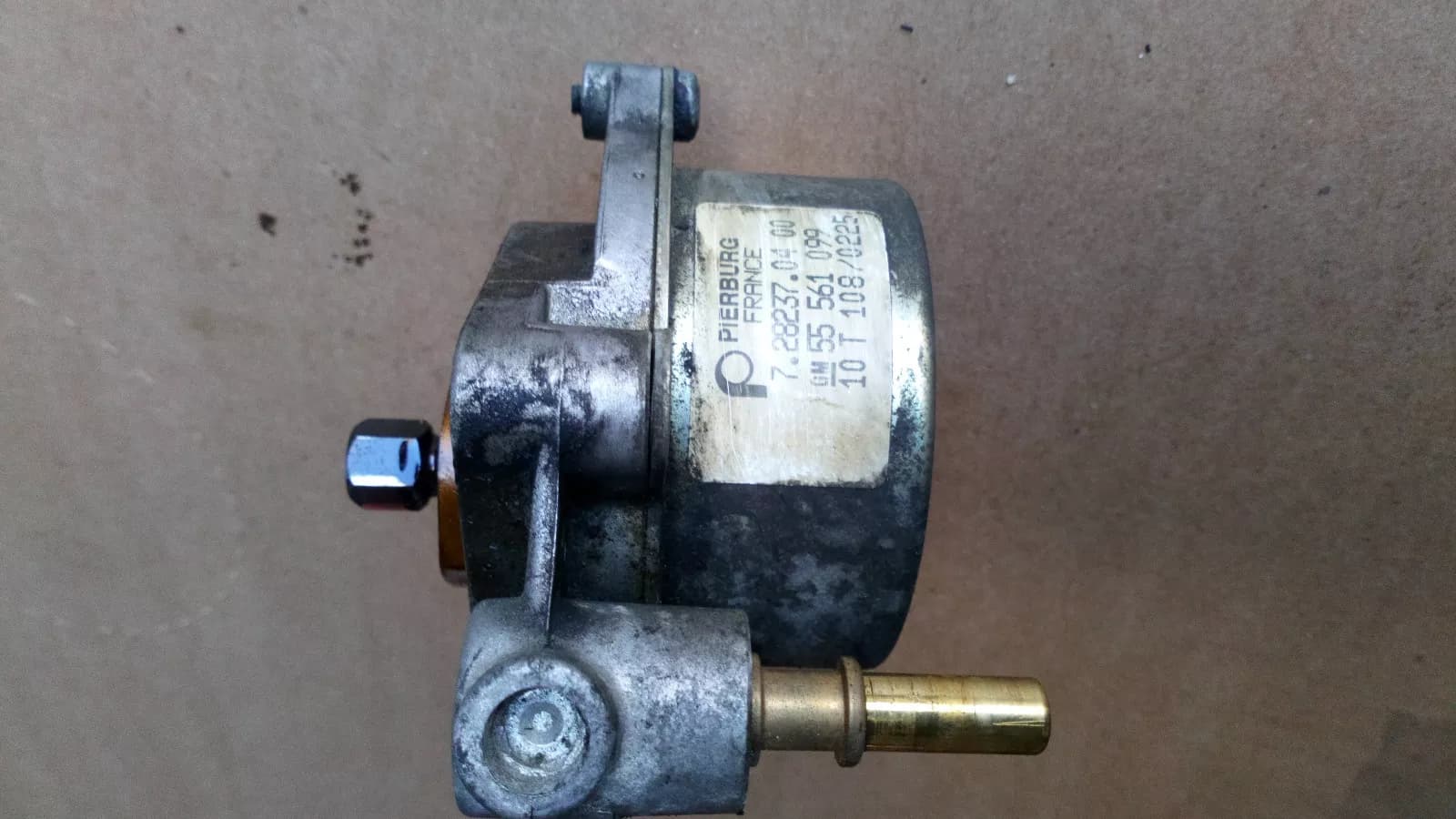 SAAB 9-3 2 0T Vacuum pump Part No:55561099 Year:2003-