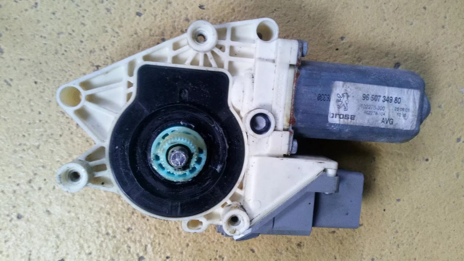 Peugeot 607 window regulator motor left front year:2006 part no : 9650734980