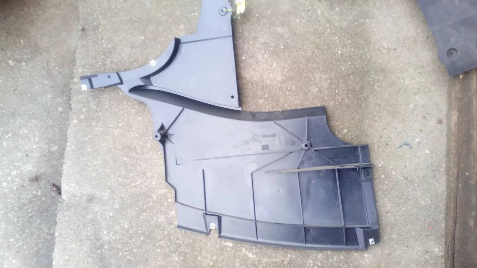 SAAB 9-3 engine cover lower right part no: 4677845 year: 1998-2003