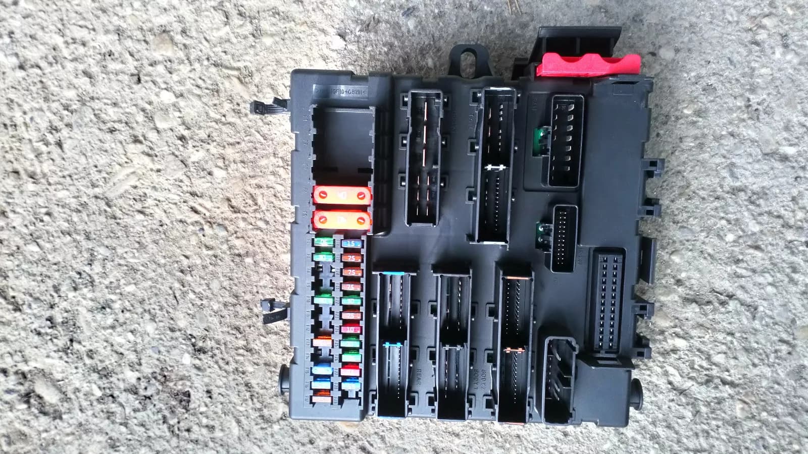SAAB 9-3 fuse box Teilenr:12801000 Bj:2003-