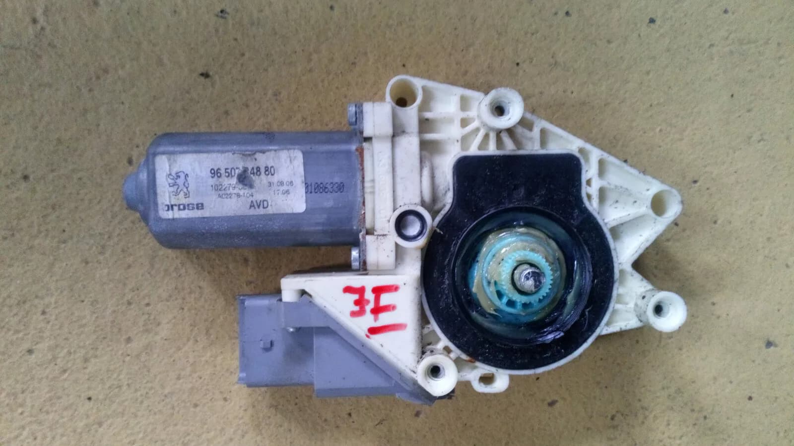 Peugeot 607 window regulator motor right front year: 2006