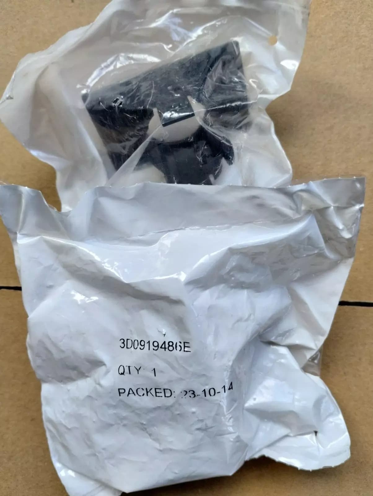 ORIGINAL BENTLEY SENSOR BRACKET 4 PCS NR: 3D0919486E