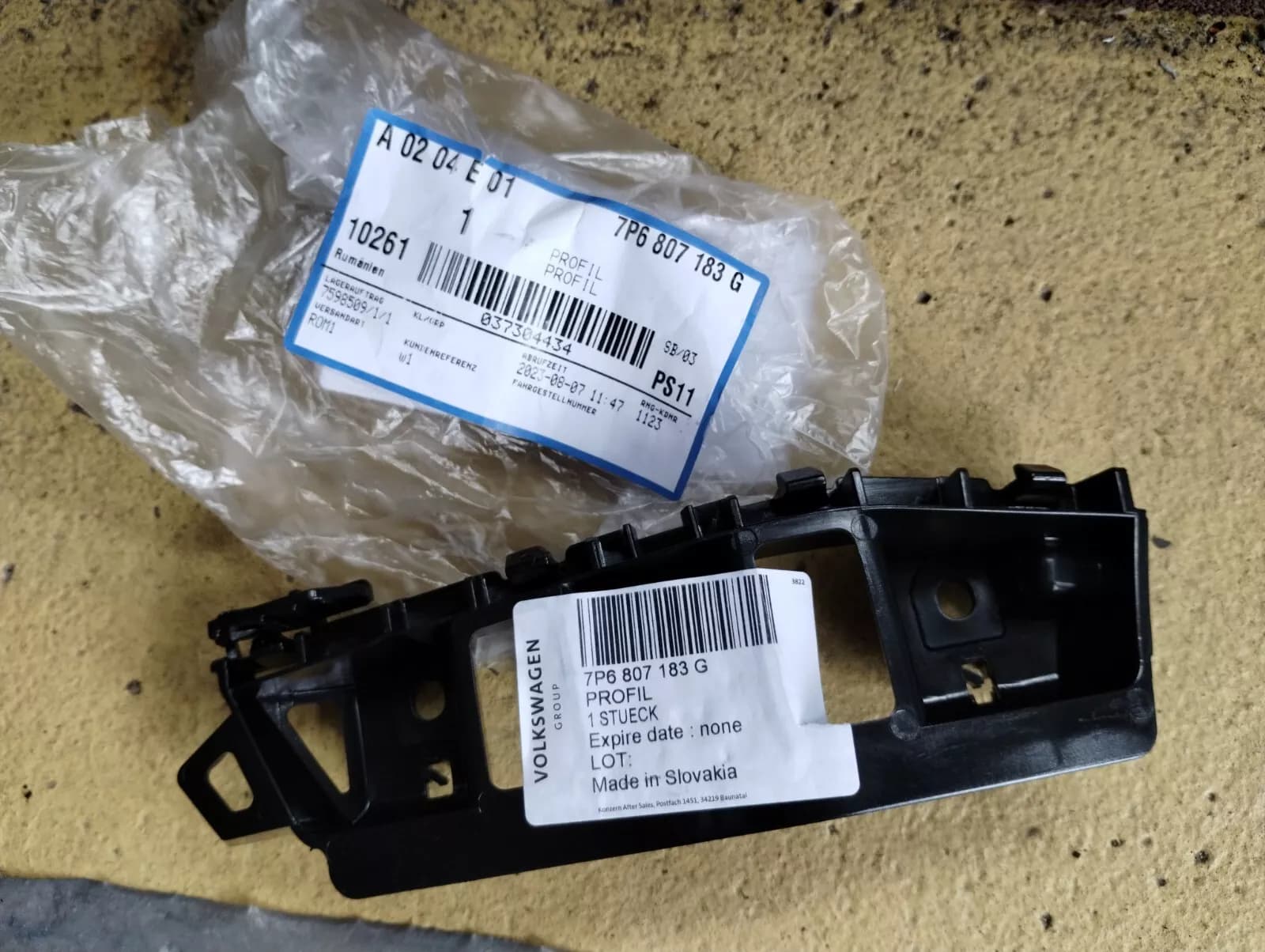 Volkswagen genuine Guide Bracket No : 7P6807183G