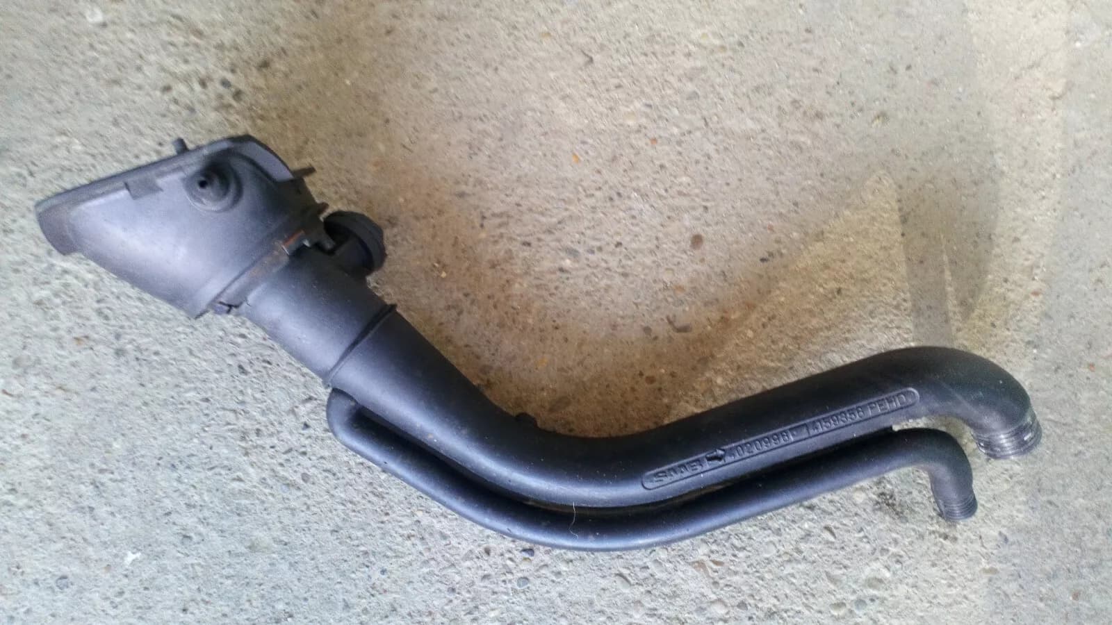 SAAB 9000 filler pipe part no:4159356 year:1992-98