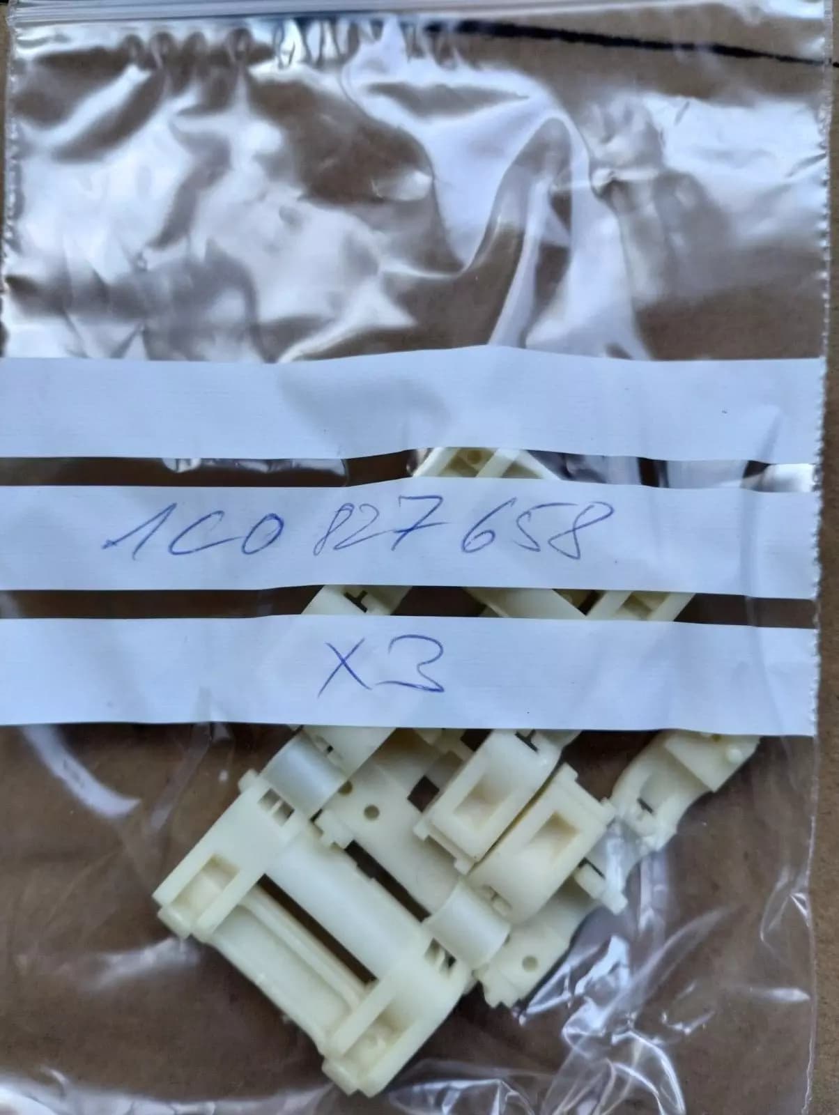 ORIGINAL BENTLEY RETAINING CLIP 3 PCS no: 1C0827658