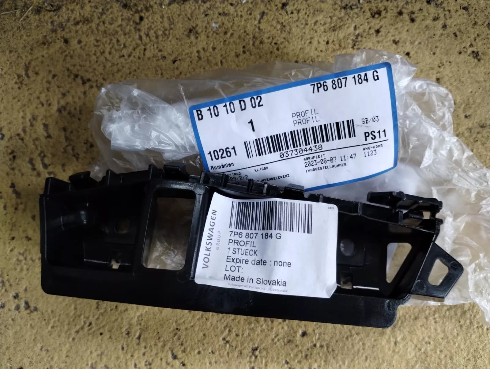 Volkswagen genuine Guide Bracket No: 7P6807184G