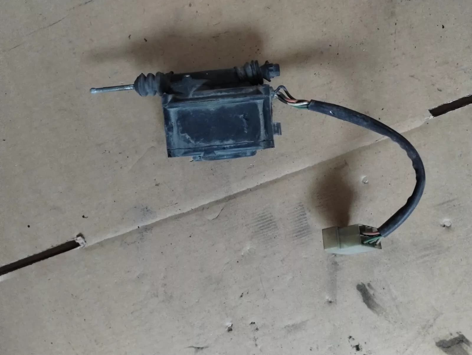 Maserati Biturbo headlight adjustment motor