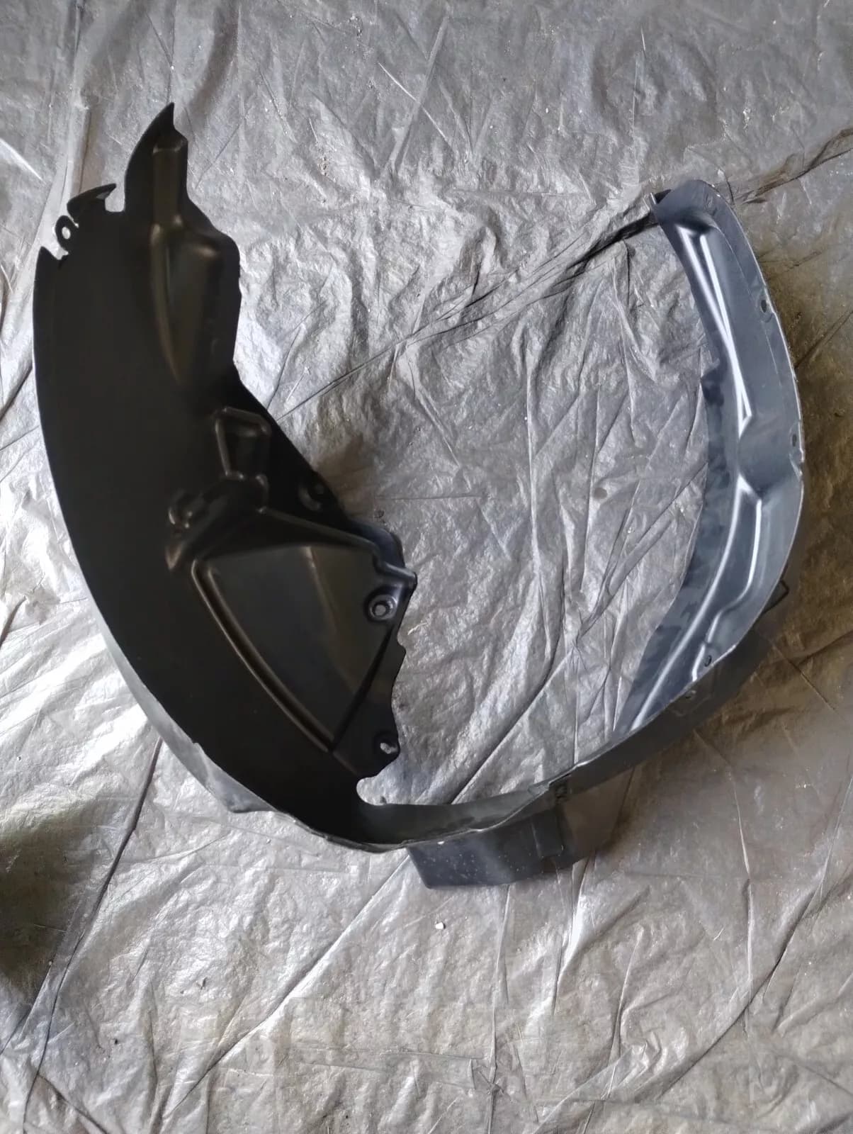 Genuine Hyundai GUARD ASSY-FR WHEEL RH No: 868122E000