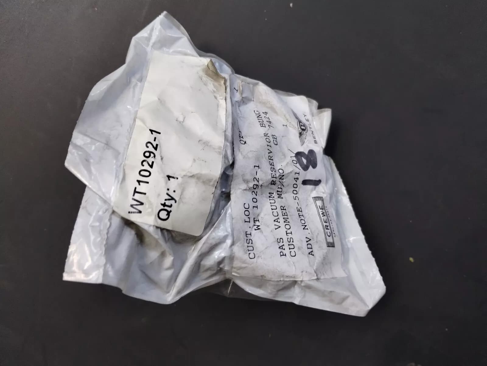 NEW BENTLEY genuine PAS VACUUM RESERVIOR BUNG No : WT10292-1