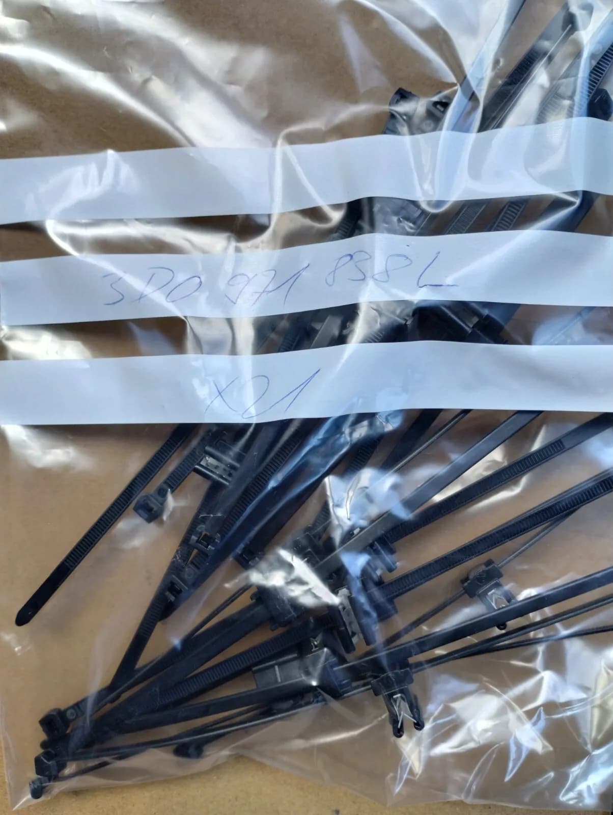 ORIGINAL BENTLEY CABLE TIE WITH TERMINAL S 21 PCS NR: 3D0971838L