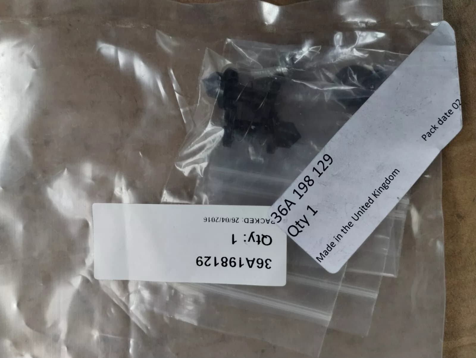 Bentley genuine LOCKPIN BENTAYGA AIR FILTER W12 No:36A198129