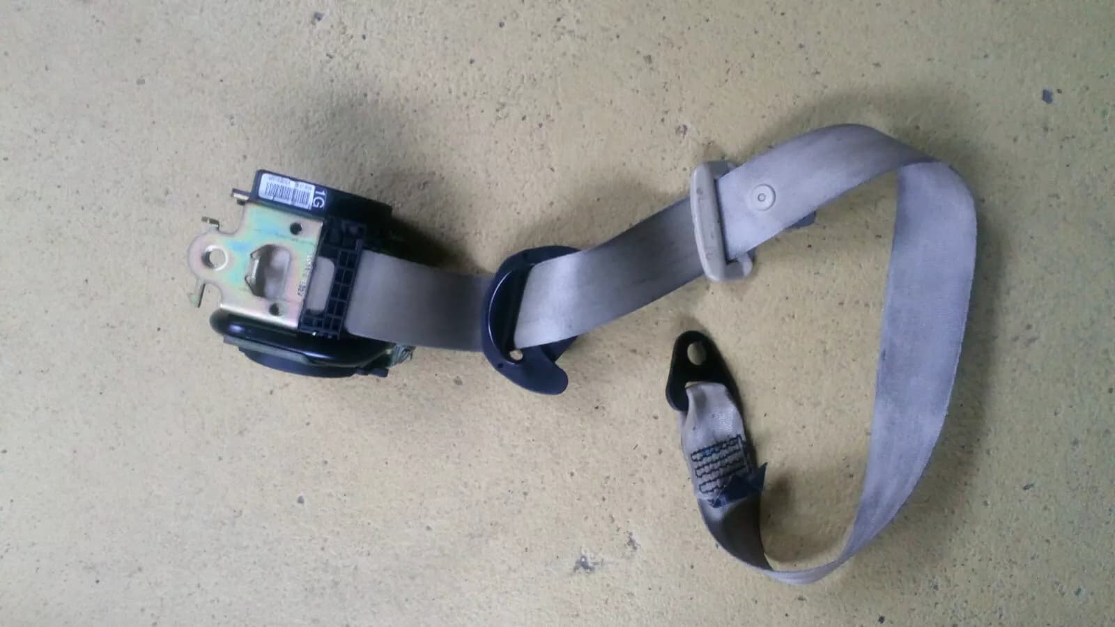 Peugeot 607 seat belt front right color beige part no:96519290