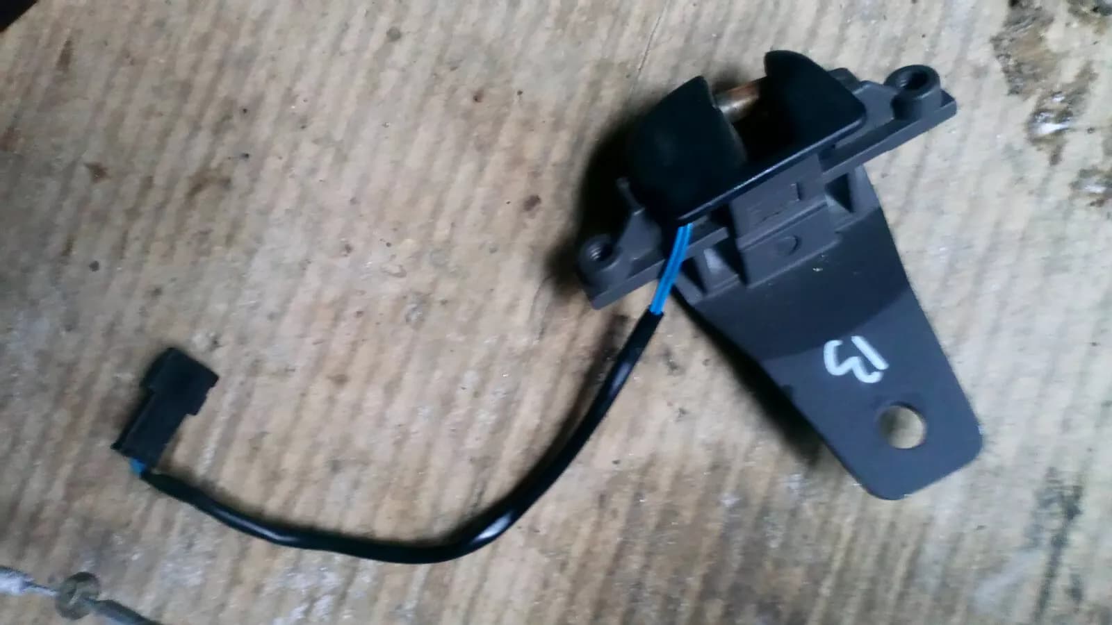 Saab 9-3 convertible top lock, left part no : 4856357 year:1998-03