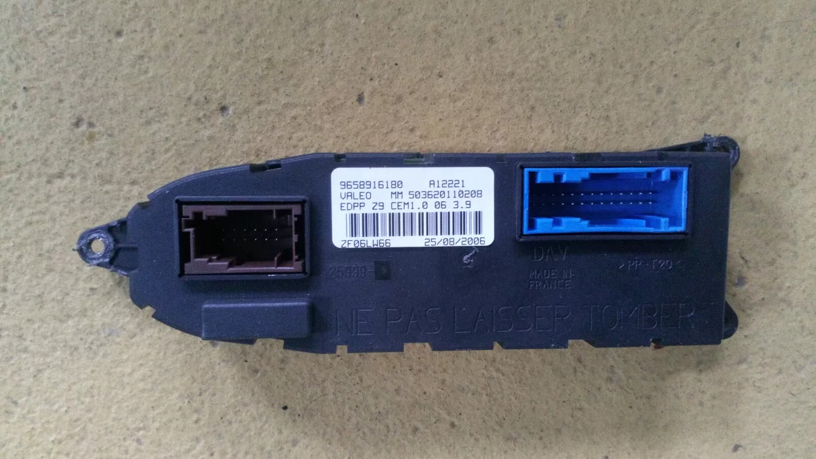 Peugeot 607 door control unit part no:9658916180