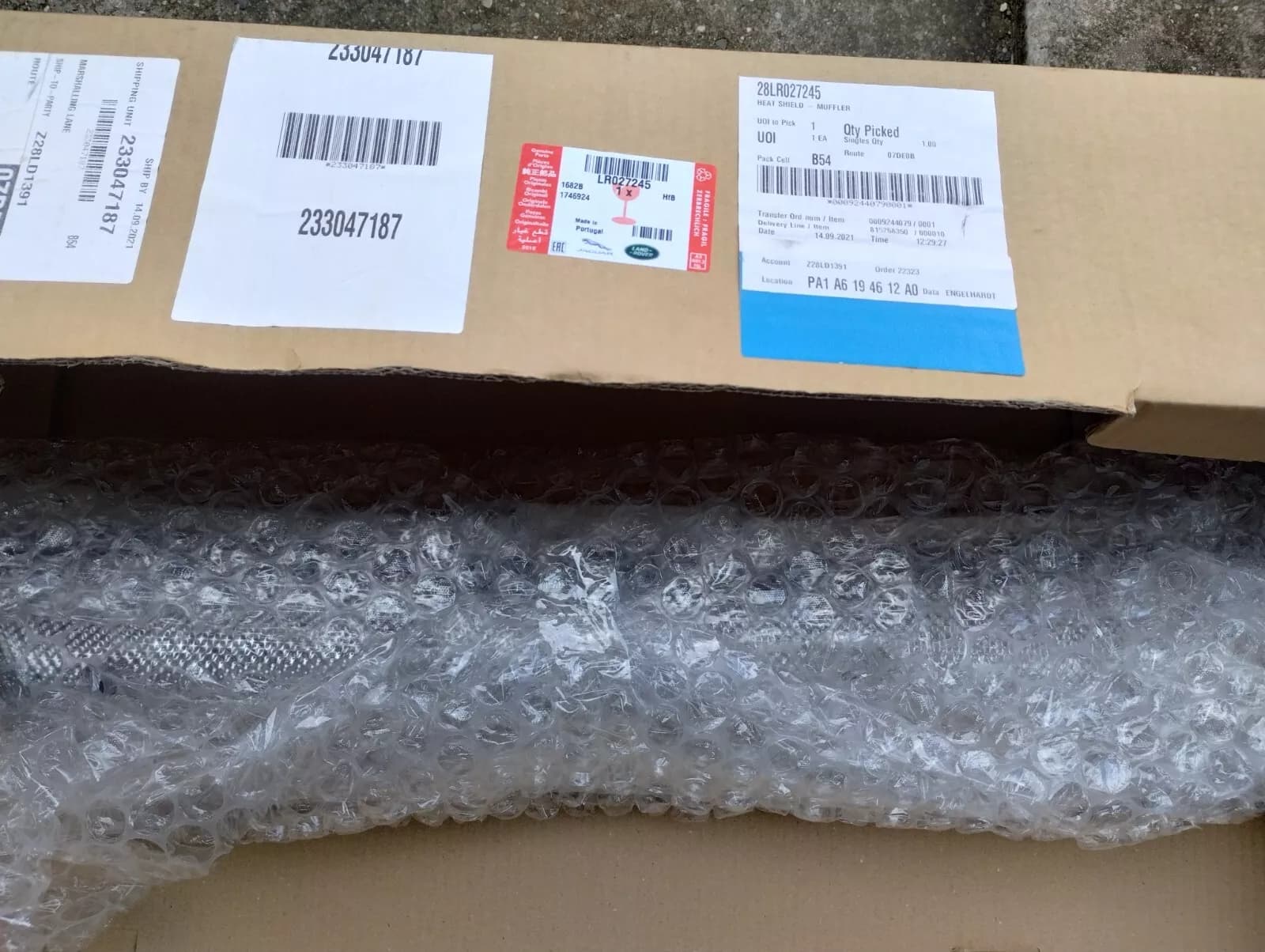 Jaguar, Land Rover, genuine Shield No: LR027245