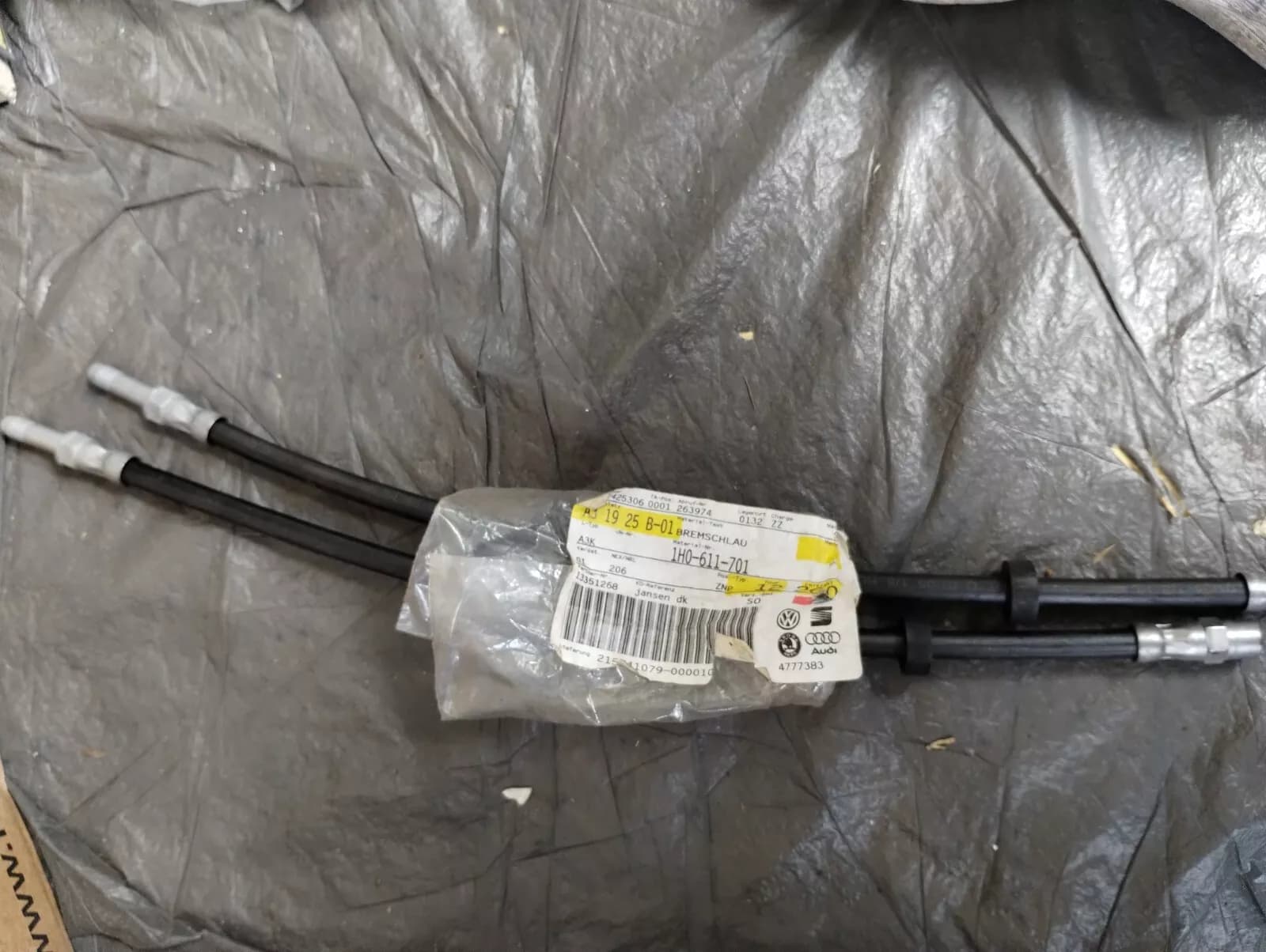 Genuine Volkswagen / Audi brake hose 2 pcs No : 1H0611701