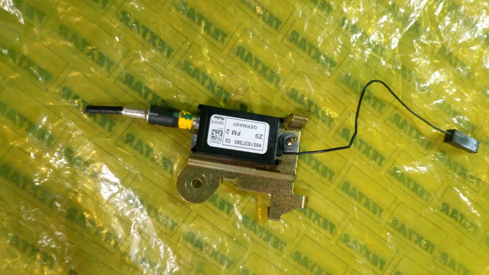Peugeot antenna amplifier part no : 9651637380