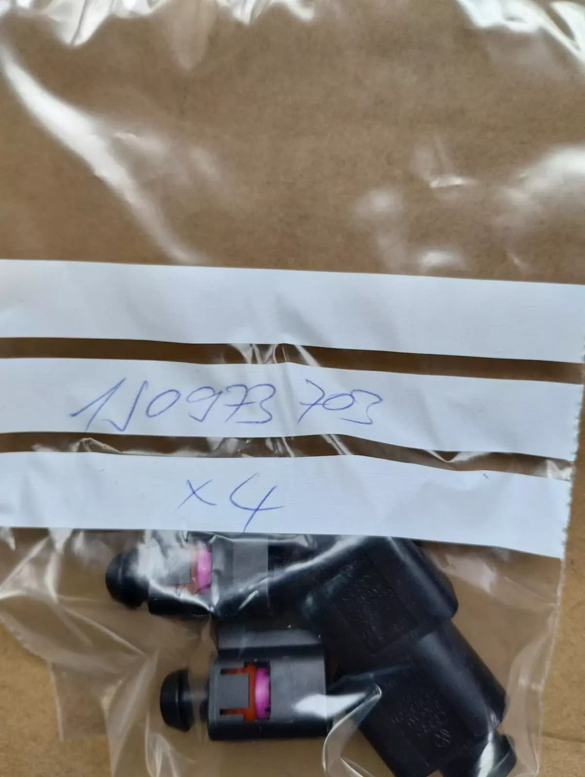 ORIGINAL BENTLEY FLAT CONTACT HOUSING WITH 4 PCS no: 1J0973703