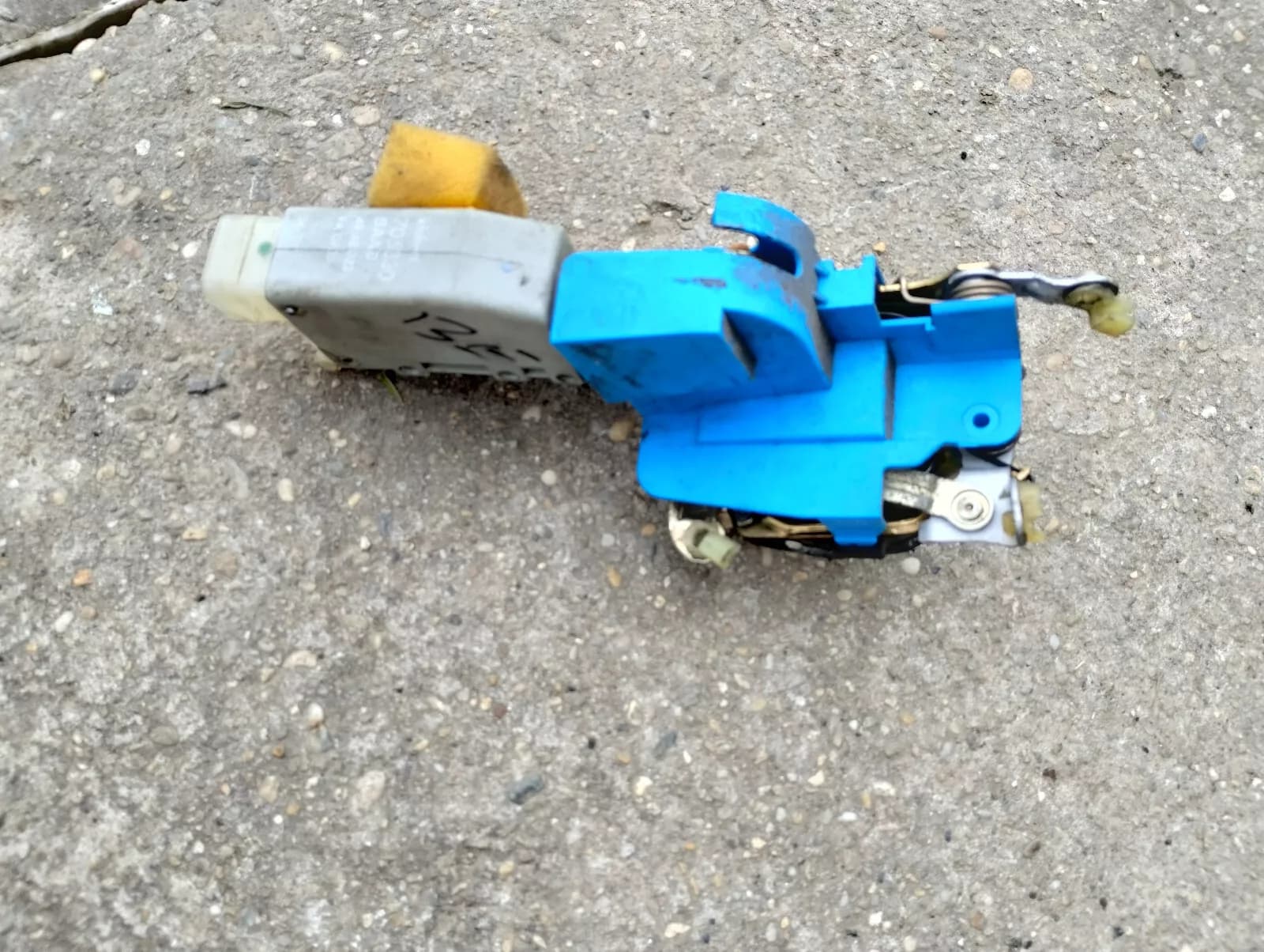 Saab 9-3 Door lock front left no:4948022, 705330