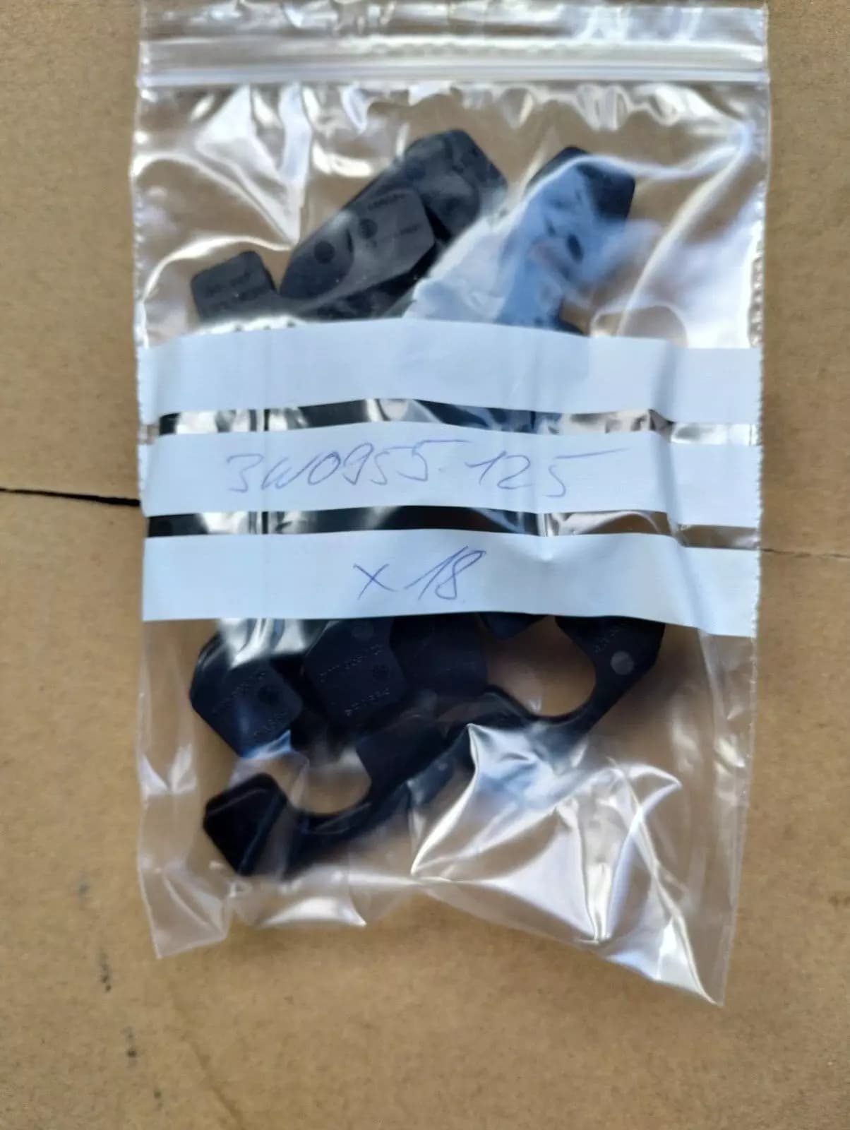 ORIGINAL BENTLEY CLIP 18 PCS NR: 3W0955125