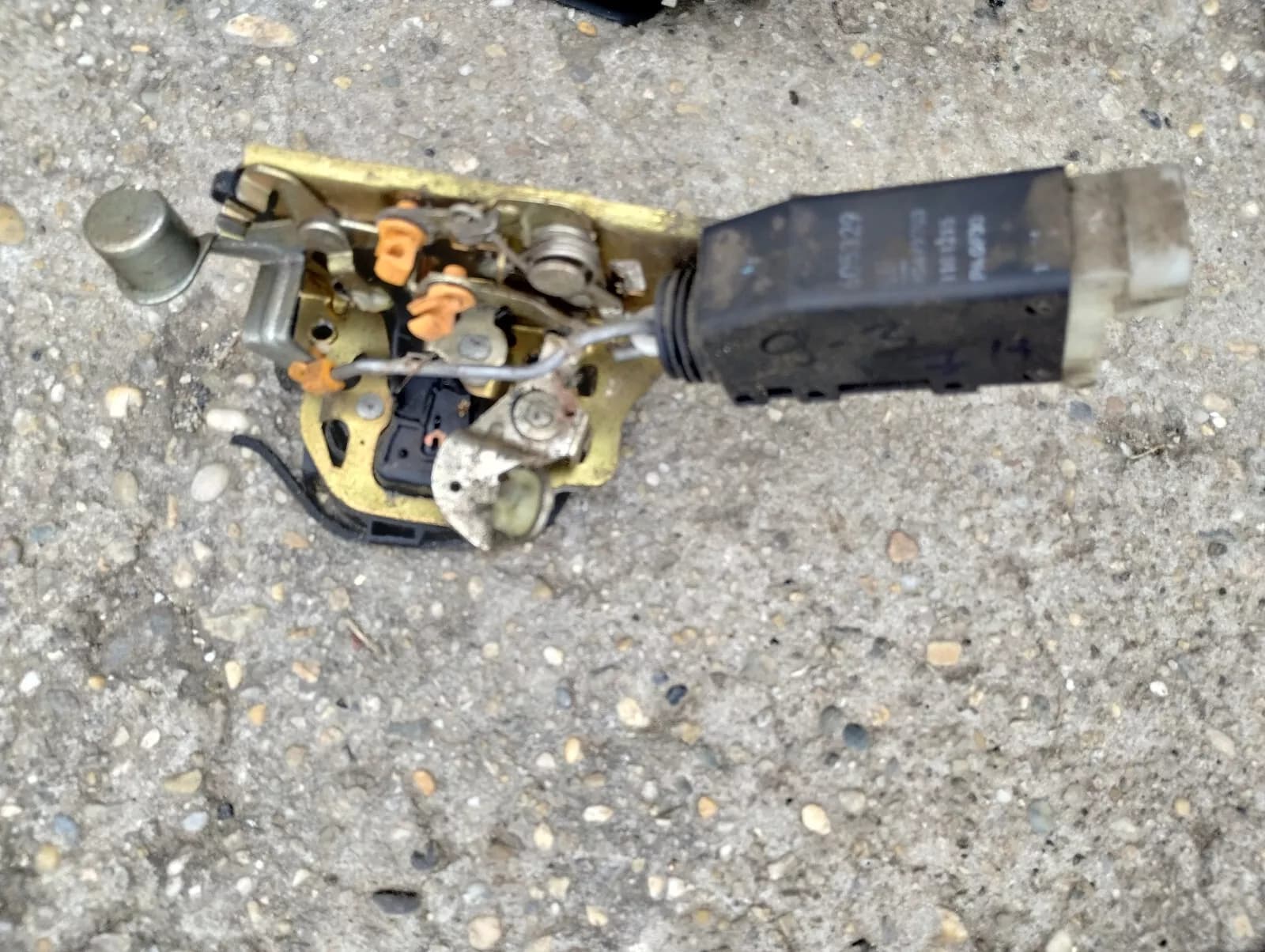 Saab 9-3 Door lock rear right no:90493703, 605329