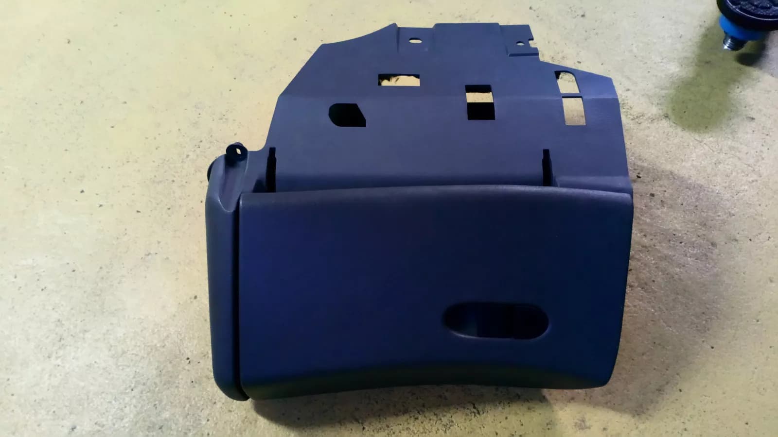 SAAB 900, 9-3 glove box part no:4420550 year:1994-2002