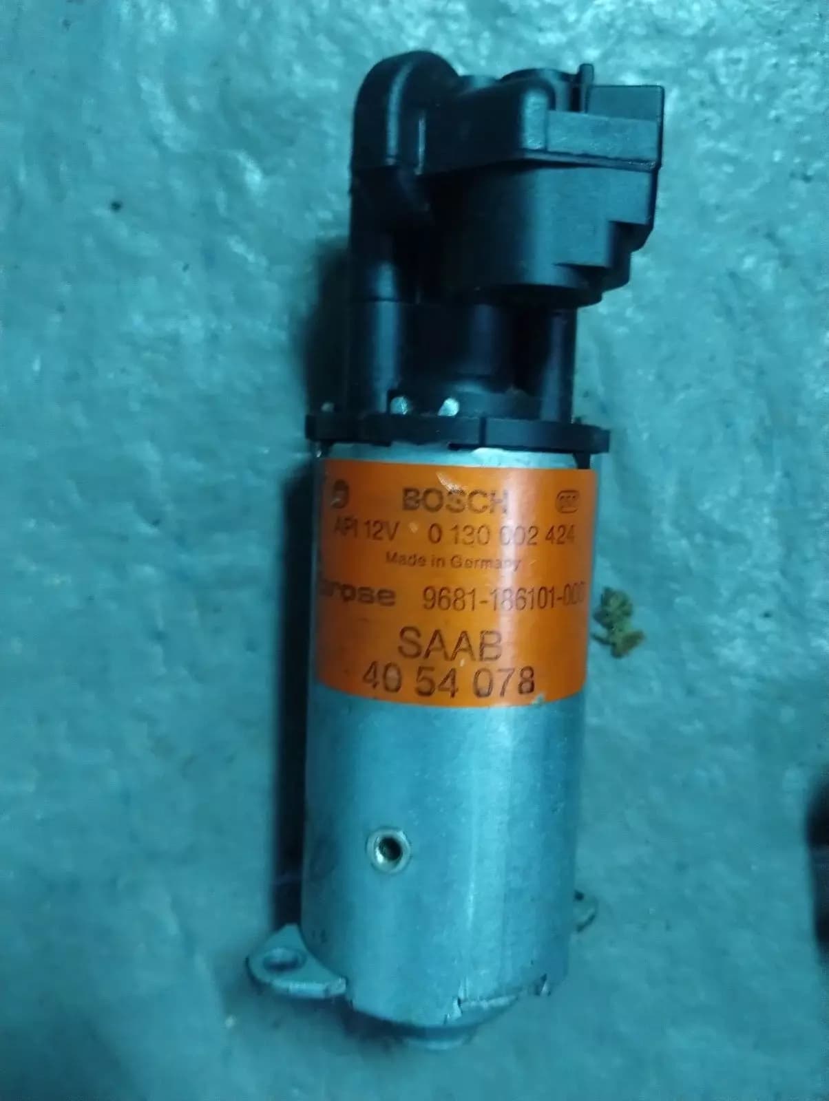 Saab 9000 seat adjustment electric motor No: 4054078. Bosch: 0 130 002 425