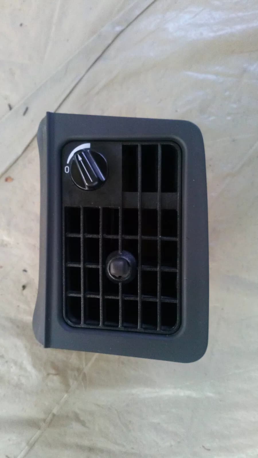 SAAB 9000 air duct right part no:4080305 year:1996