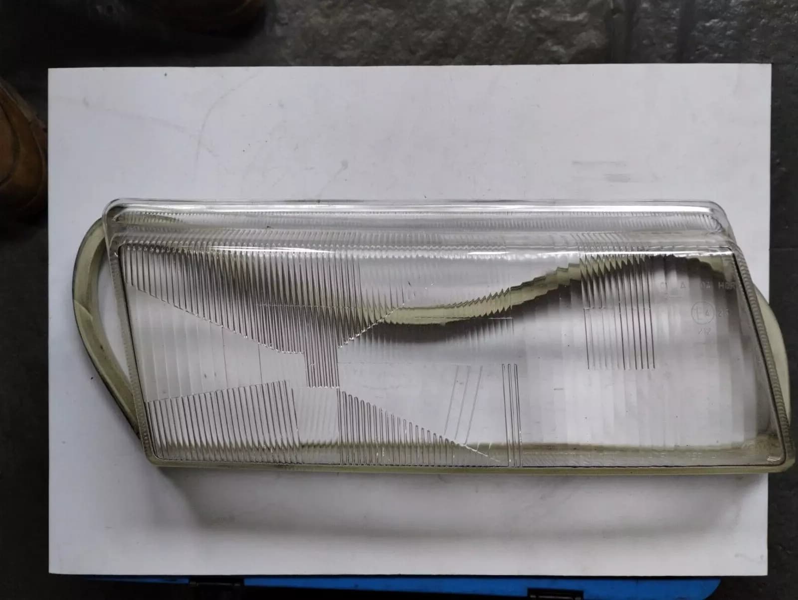 SAAB 9000 Headlight glass right No: 9084021