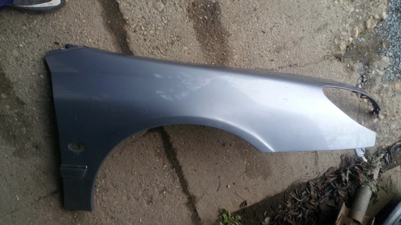Peugeot 607 front fender right year:2006 smoked silver
