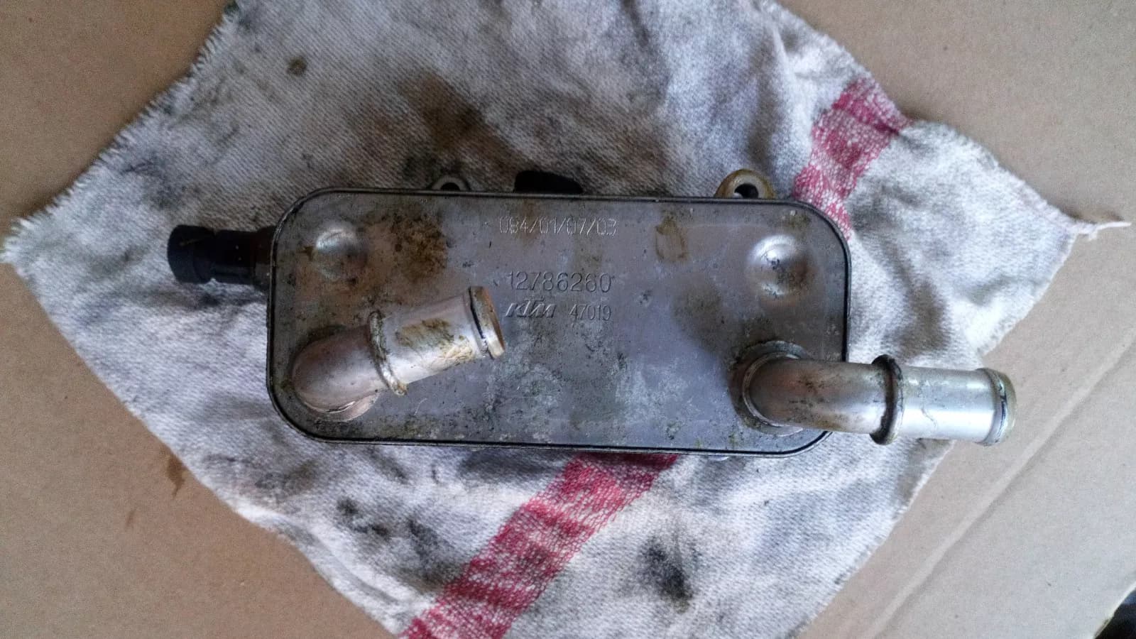 SAAB 9-3 2 0T oil cooler part no:12786260 year:2003-