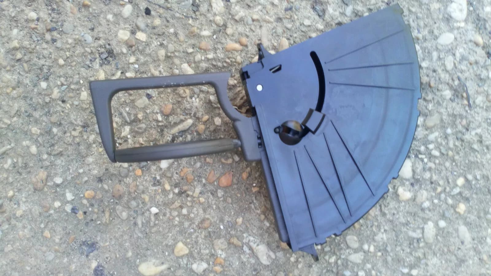 Saab 9-5 cup holder year:2002-