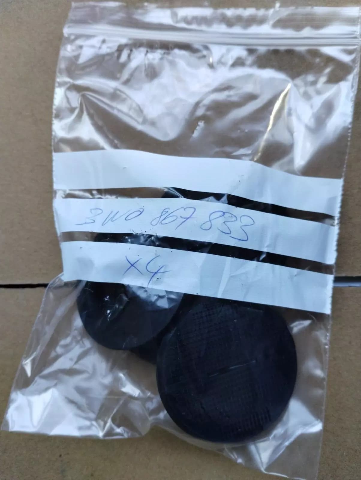 GENUINE BENTLEY HOLDER FLOOR CARPET 4 PCS No: 3W0867833